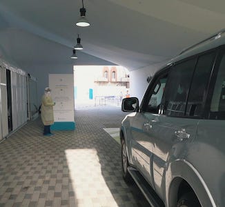 迪拜卫生局于Al Nasr俱乐部开设了新冠免下车检测中心