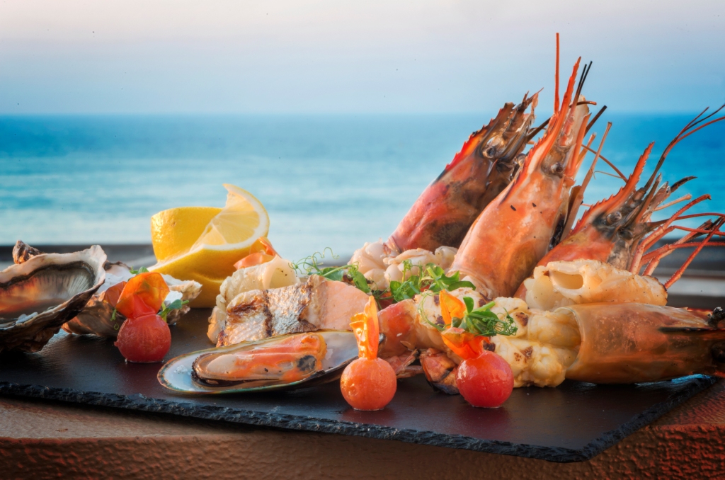 Weekend starts with Seafood &amp; Art at Plantation Restaurant &amp; Terrace