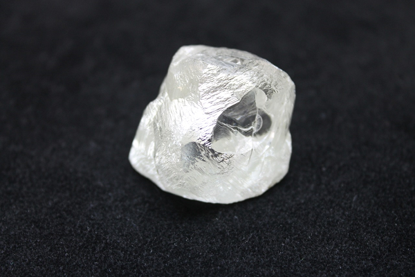 АЛРОСА добыла крупный алмаз массой 191 карат