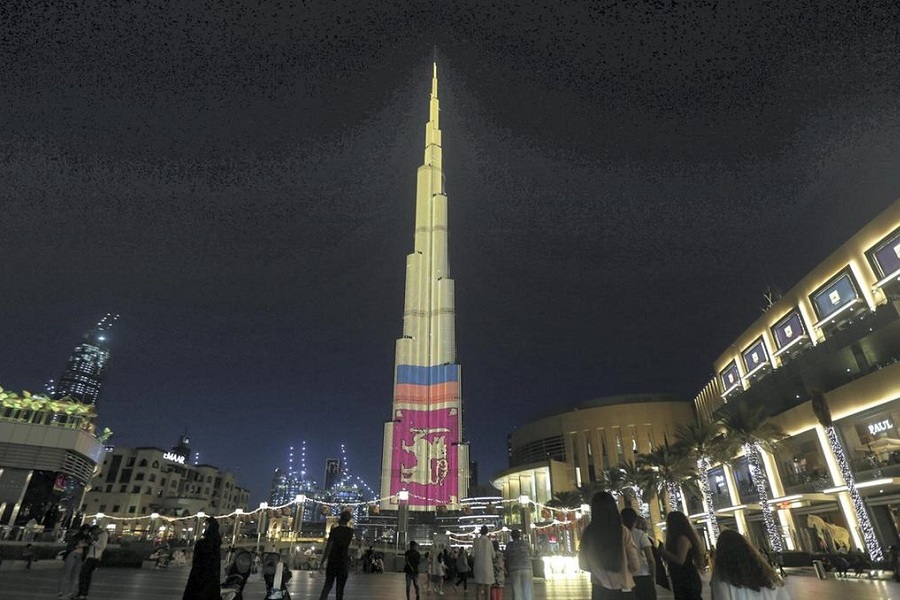 Burj Khalifa lit up with colours of Sri Lankan flag