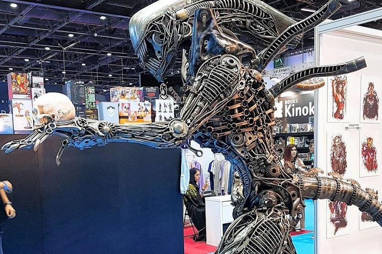 Comic Con 2018: celebs, geeks and a giant Alien sculpture (Video)