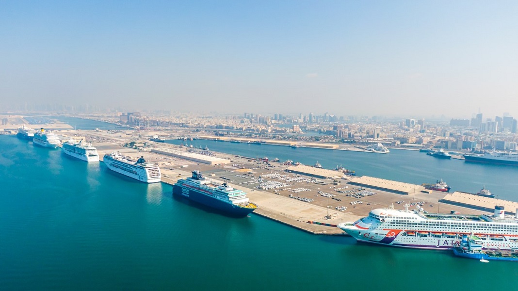 В течение одного дня в Дубае пришвартовались шесть круизных лайнеров 