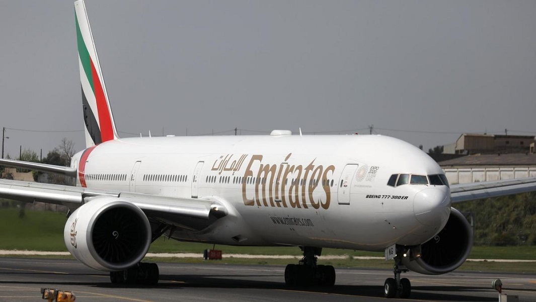 Самолет авиакомпании Emirates из-за плохих погодных условий совершил посадку на запасном аэродроме