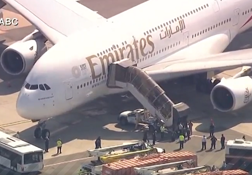 Emirates Dubai to New York flight: three passengers and seven crew taken ill (Video)