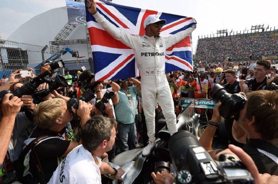 Hamilton wins fourth F1 world title