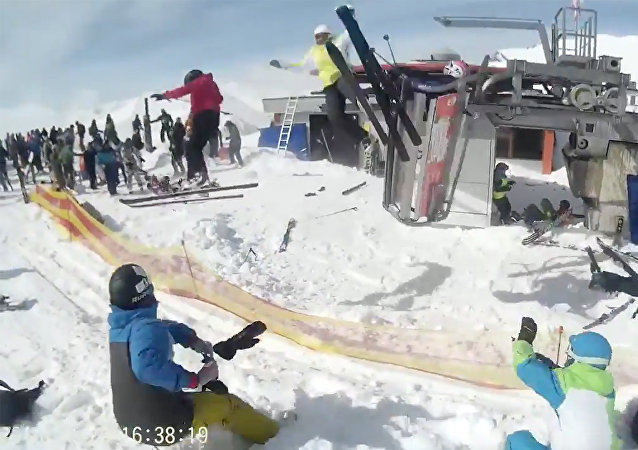 Ski-lift failure in Georgia sends people flying into the air (Video)