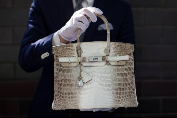 Hermès Birkin handbag sells for £162,500 at Christie&#039;s auction
