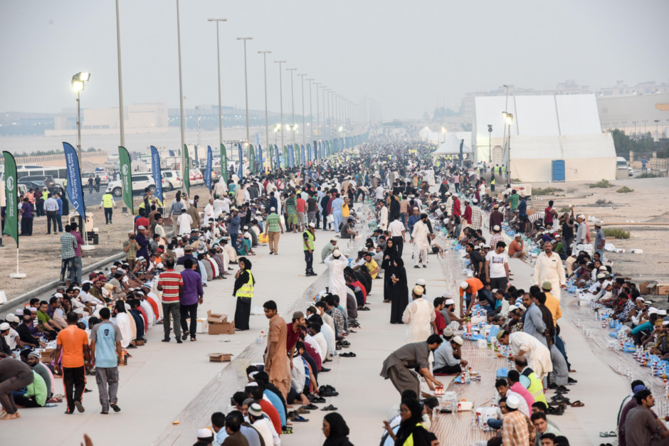 Dubai Police organise the longest iftar table