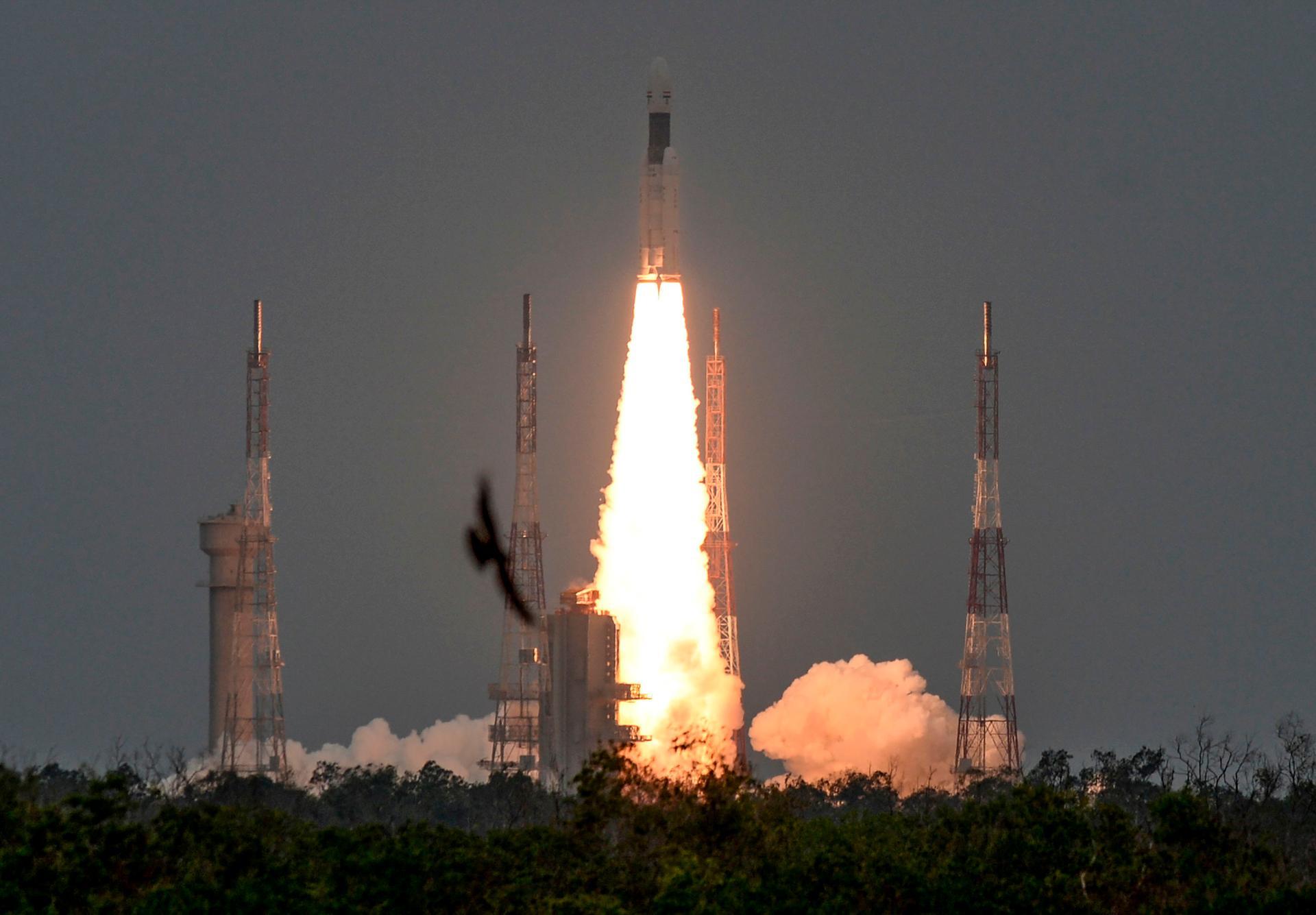 India&#039;s Chandrayaan-2 blasts off to the Moon 