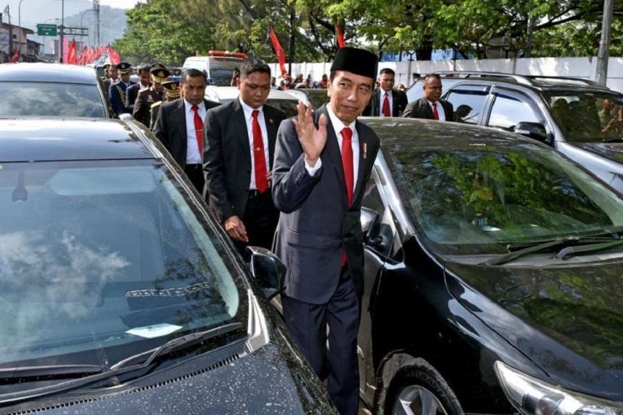 Indonesia President Joko Widodo forced to walk 2km to avoid traffic jam