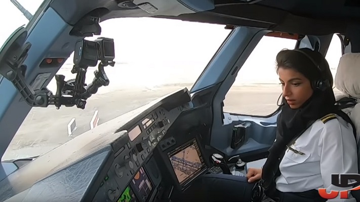 Женщины-пилоты Etihad представили редкие кадры взлета А380 (видео)