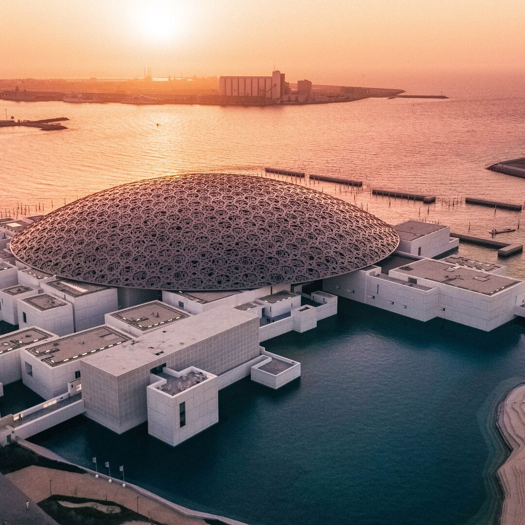 Абу-Даби назван одним из самых культурных городов мира по версии Skyscanner