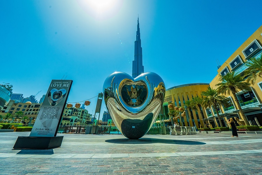 Huge version of ‘LOVE ME’ heart sculpture unveiled in Downtown Dubai (Video)