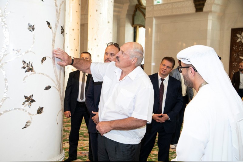 President of Belarus visits Sheikh Zayed Grand Mosque