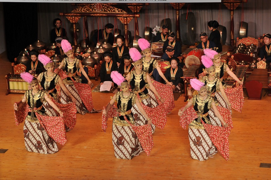 Court dances of the Royal Palace of Yogyakarta Open Louvre Abu Dhabi’s First Season of Events 