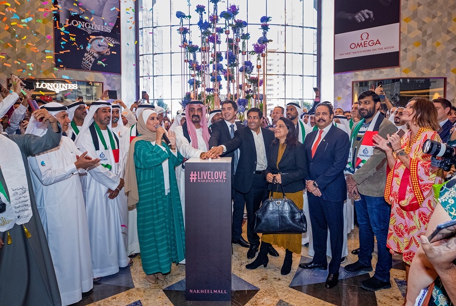 В Дубае  на острове Пальм Джумейра открылся торговый центр Nakheel Mall 