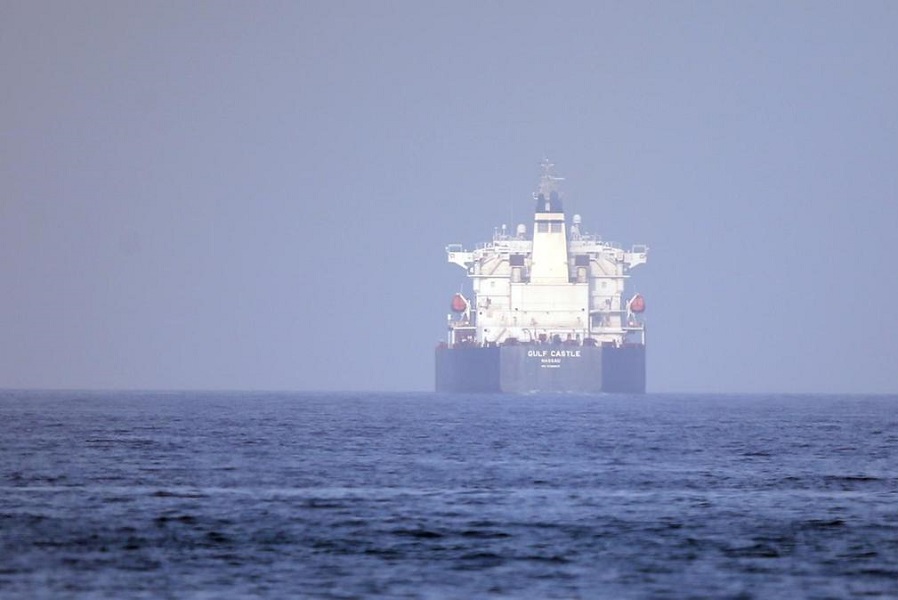 Иран отбуксировал в свои воды сломавшийся в Персидском заливе танкер