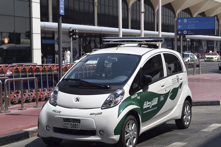 Dubai Police adds Peugeot electric cars to patrol airports