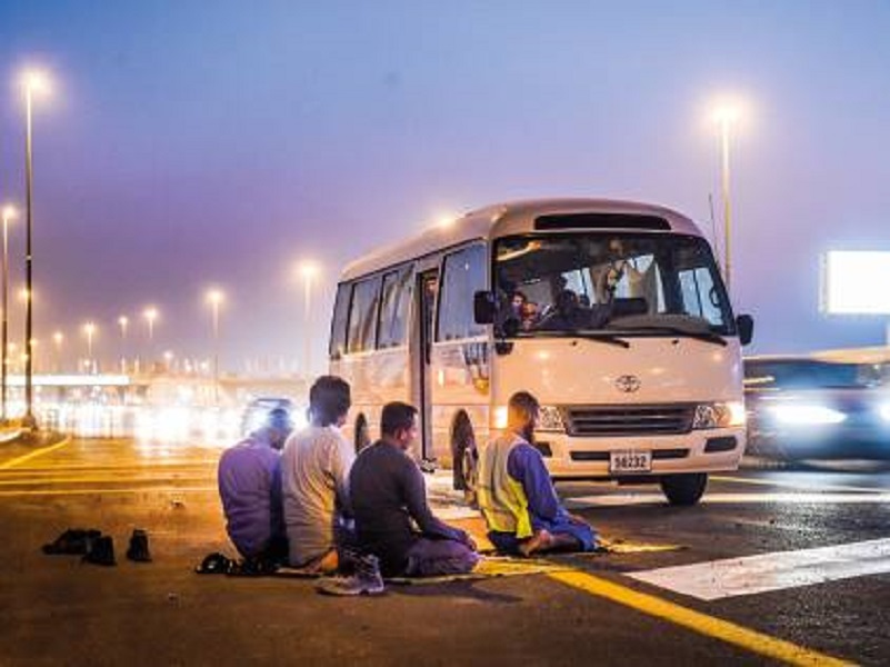 Dh500 fine for stopping vehicles to pray on roadside