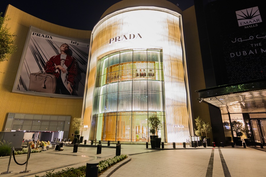 Prada открыл в Дубае новый флагманский магазин в зоне Fashion Avenue торгового центра Дубай Молл