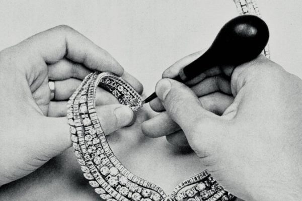 Van Cleef &amp; Arpels&#039; Treasures and Legends Exhibit Showcases Over 50 High Jewellery Treasures 