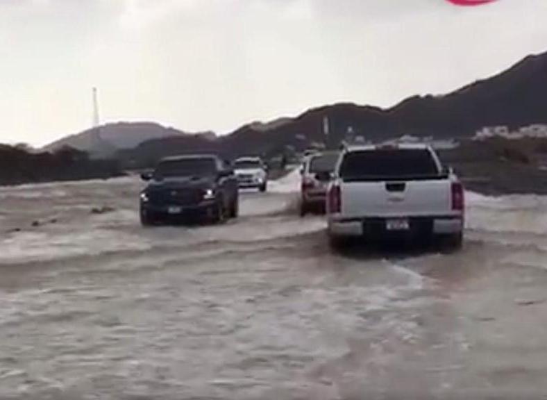 Heavy rain lashes northern emirates leaving streets flooded