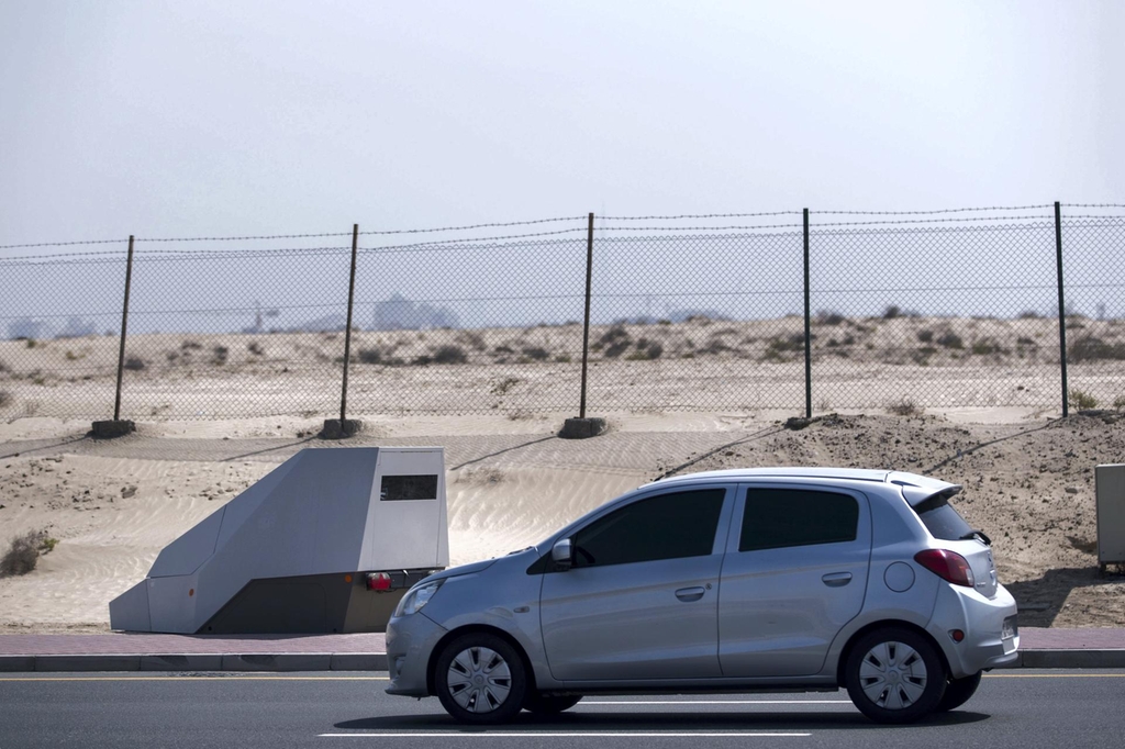 «Скрытые» камеры контроля скорости вызвали споры в Дубае
