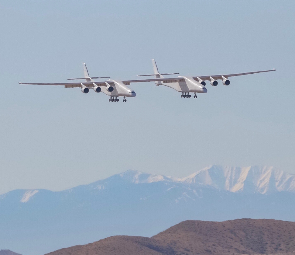 Самый большой в мире самолёт Stratolaunch совершил первый полёт (Видео) 