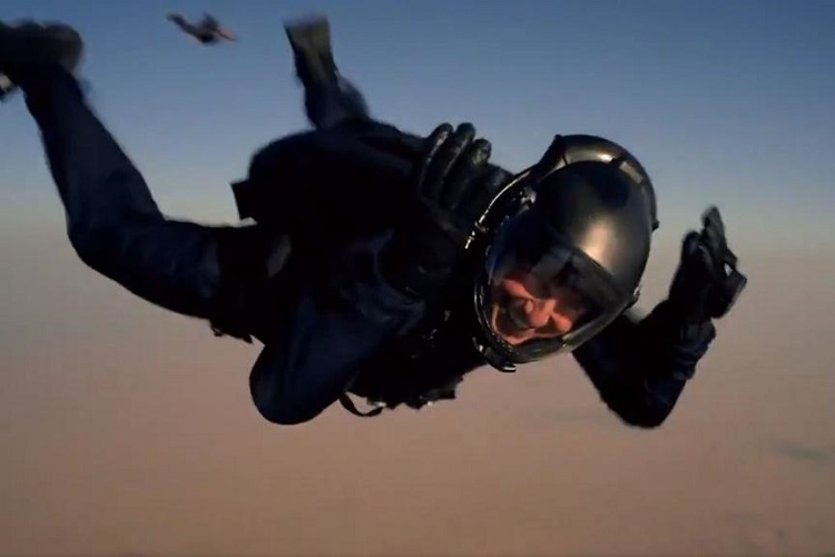 Details of Tom Cruise&#039;s dangerous stunt made over Abu Dhabi desert revealed (Video)