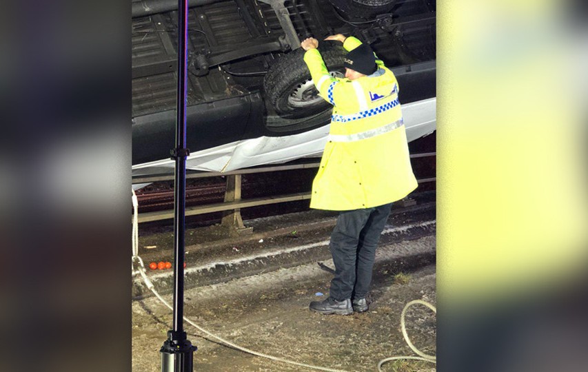 &#039;Superman&#039; police officer holds on to van to stop it falling off bridge