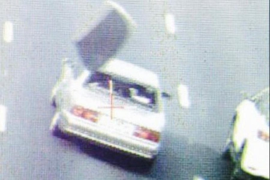 Rear window flies off car on Abu Dhabi motorway 