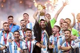 Argentina wins World Cup defeating France on penalty