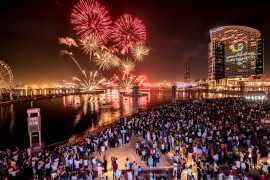 迪拜节日城商场举办为期两天的烟火秀庆祝阿联酋国庆节