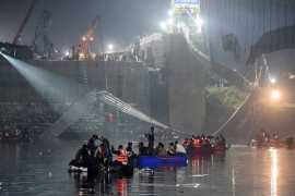Обрушении пешеходного моста в Индии: число погибших выросло до 141 человек