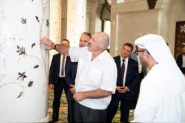 Президент Беларуси посетил Великую мечеть шейха Заида