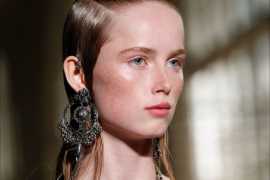 Alexander McQueen  SS 2017