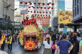 Dragon takes flight on Burj Khalifa for Chinese New Year (Video)