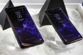 Samsung launches Galaxy S9 with focus on social media (Video)