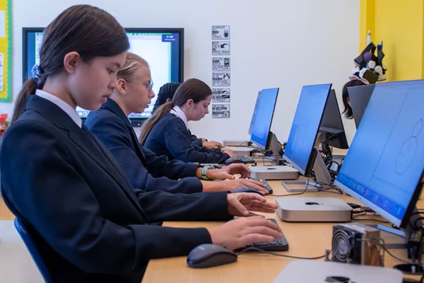 UAE schools to begin teaching mandatory AI starting in kindergarten