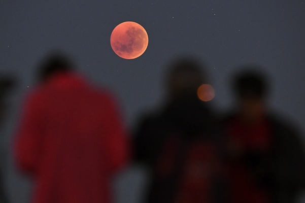 Total Lunar Eclipse 2025: Blood Moon Mesmerizes UAE Skywatchers